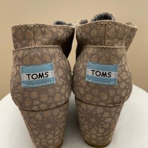 Tom’s Suede Booties